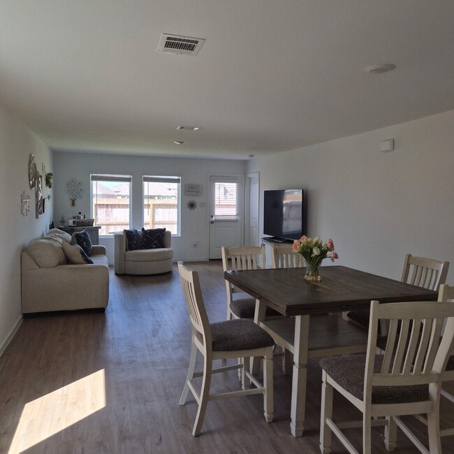 1723 Windrose Bnd in Angleton, TX - Building Photo - Building Photo