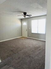 709 SW Ward Rd, Unit A in Lee's Summit, MO - Foto de edificio - Building Photo