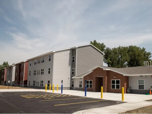 780 N Crailsheim Rd in Worthington, MN - Building Photo