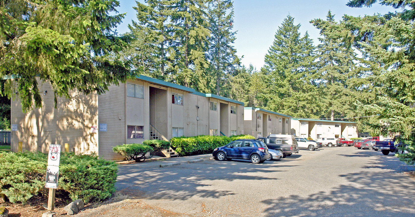 Southcrest Apartments in Lakewood, WA - Building Photo