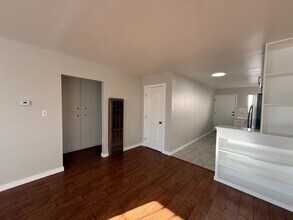 2430 Fern St, Unit C in Oakland, CA - Building Photo - Building Photo