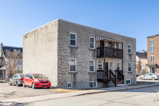 122 Saint-Étienne St