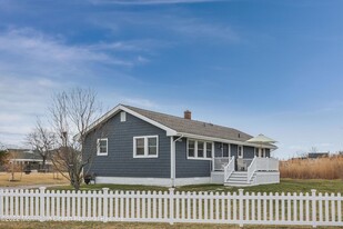 48 Valentine St in Monmouth Beach, NJ - Building Photo