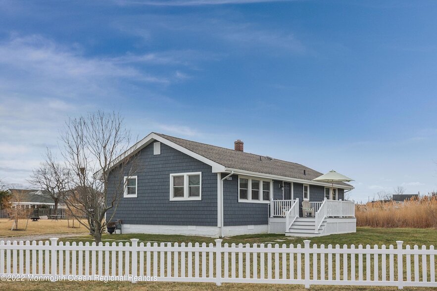 48 Valentine St in Monmouth Beach, NJ - Building Photo