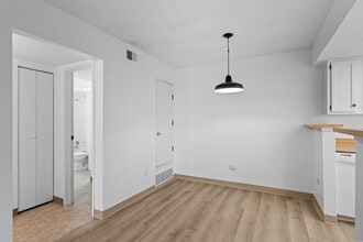 4400 S Quebec St in Denver, CO - Building Photo - Building Photo