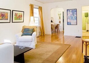 2445 NW Quimby St in Portland, OR - Foto de edificio - Building Photo
