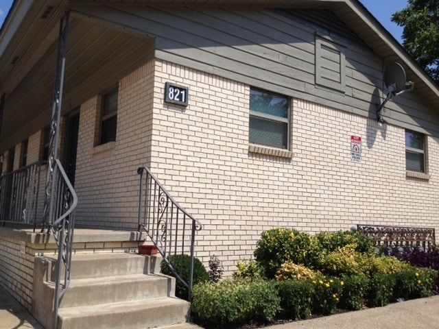 821 S Troost Ave