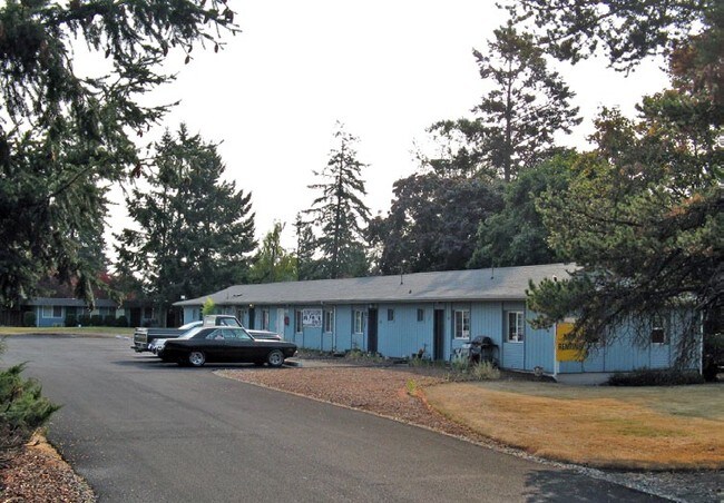 Serrano Gardens in Tacoma, WA - Building Photo - Building Photo