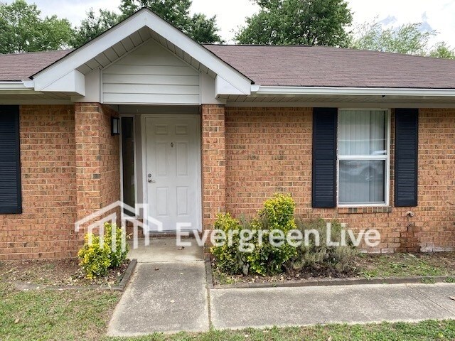 102 Pembroke Ct in Raeford, NC - Building Photo - Building Photo