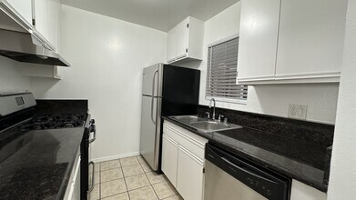 Clark Drive Apartments in Los Angeles, CA - Foto de edificio - Building Photo