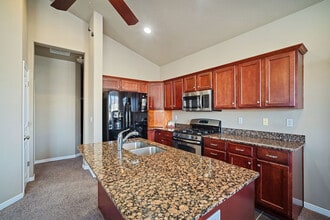 66 N 205 W in Centerville, UT - Building Photo - Building Photo