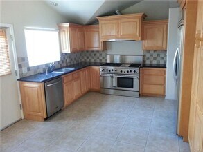 542 E Adams Ave in Orange, CA - Building Photo - Building Photo