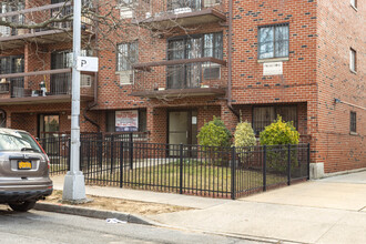 6326 Bourton St in Rego Park, NY - Building Photo - Building Photo