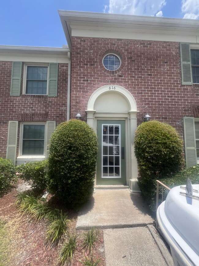 property at 616 Georgetown Dr