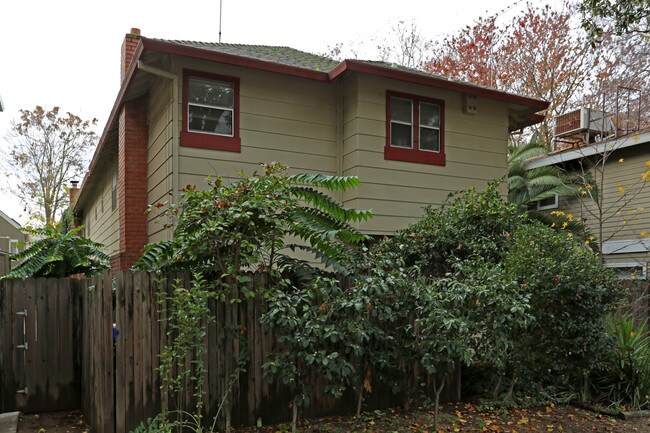 1304 Q St in Sacramento, CA - Foto de edificio - Building Photo