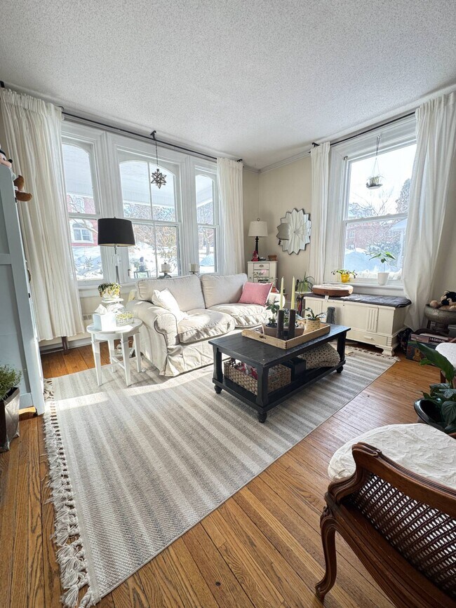 8 Peel St in Barrie, ON - Building Photo - Building Photo