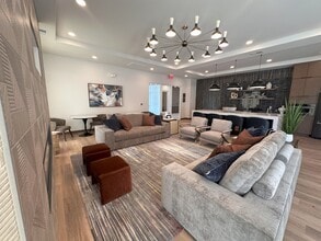 Alta Apartments in Pewaukee, WI - Foto de edificio - Building Photo