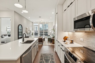 Oro Ballantyne in Charlotte, NC - Foto de edificio - Building Photo