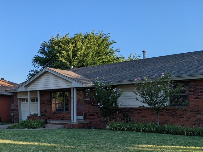 property at 113 W Pratt Dr
