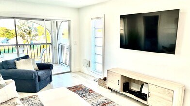 2 High Point Cir W in Naples, FL - Building Photo - Building Photo