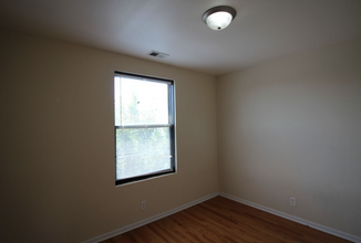 3318 W Lawrence Ave, Unit 2 in Chicago, IL - Foto de edificio - Building Photo