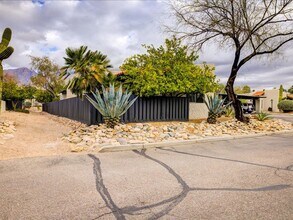 5412 N La Casita Dr in Tucson, AZ - Building Photo - Building Photo