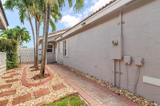 15066 SW 22nd St in Miramar, FL - Building Photo - Building Photo