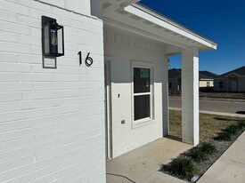 1806 Atrium Pl Dr, Unit 16 in Harlingen, TX - Building Photo