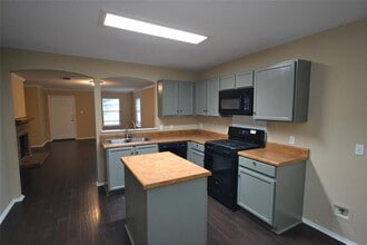 2106 Hawksbury Way in Cedar Park, TX - Building Photo - Building Photo