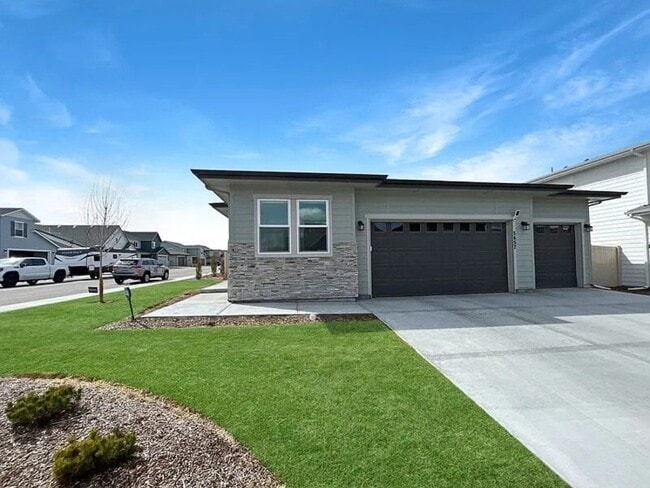 property at 5457 S Polaris Ave