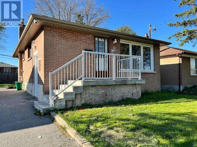 property at 552 Monteith Ave