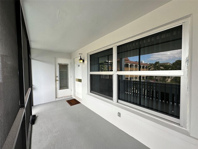 651 Pine Dr in Pompano Beach, FL - Building Photo - Building Photo