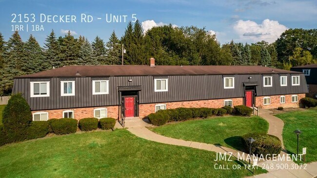 2153 Decker Rd in Walled Lake, MI - Building Photo - Building Photo
