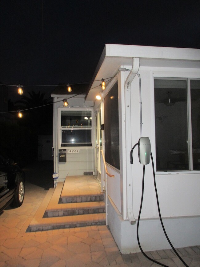4223 La Salle Ave, Unit Rear