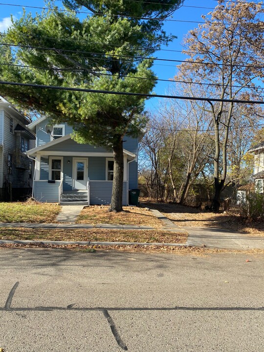 717 Cleveland St in Lansing, MI - Foto de edificio