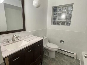 6013 W Gunnison St, Unit 2 in Chicago, IL - Building Photo - Building Photo