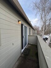 9119 Newhall Dr in Sacramento, CA - Building Photo - Building Photo