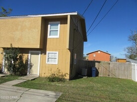 1013 Spring Ave in Panama City, FL - Building Photo