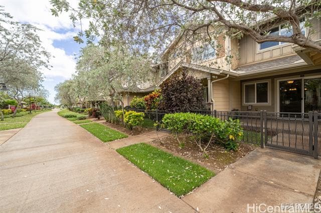 1020 Kakala St in Kapolei, HI - Foto de edificio - Building Photo