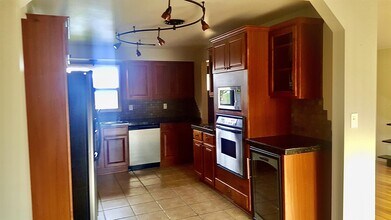 13806 NE Fremont Ct in Portland, OR - Building Photo - Building Photo