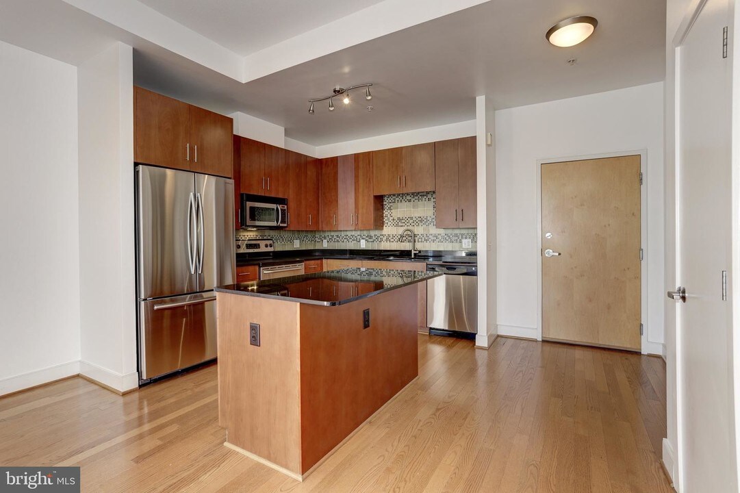 910 M St NW-Unit -1107 in Washington, DC - Building Photo