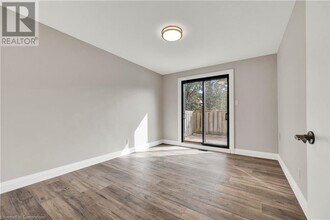 102 Sydney St N in Kitchener, ON - Building Photo - Building Photo