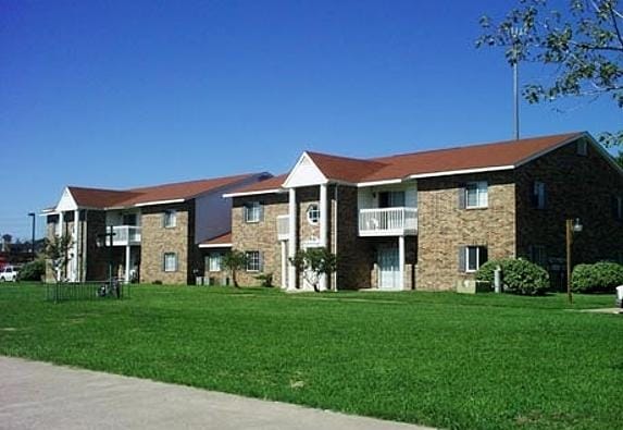 Stuart Apartments in Baytown, TX - Building Photo