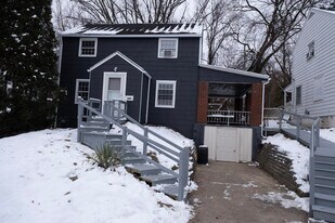 956 Jefferson Dr in Clairton, PA - Building Photo