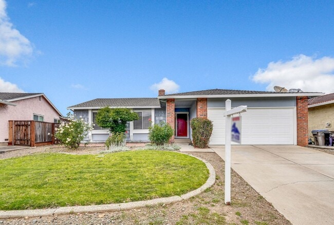 property at 1571 Calle De Aida