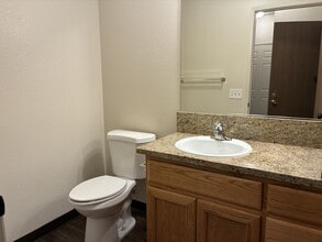 2901 Snyder Ave in Modesto, CA - Building Photo - Building Photo