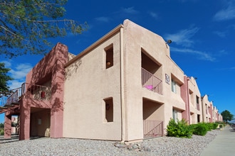 The Quails Apartments in Tucson, AZ - Building Photo - Building Photo