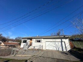 2003 SW Isaac Ave in Pendleton, OR - Building Photo