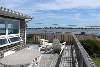 652 Jerry Brown Farm Rd in South Kingstown, RI - Building Photo - Building Photo