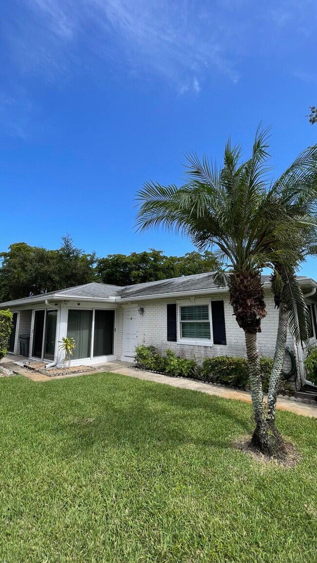 10140 S 44th Dr in Boynton Beach, FL - Building Photo - Building Photo